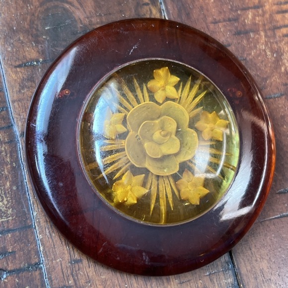 VINTAGE ART DECO REVERSE CARVED APPLE JUICE BLACK BAKELITE FLOWER BROOCH - Picture 13 of 13